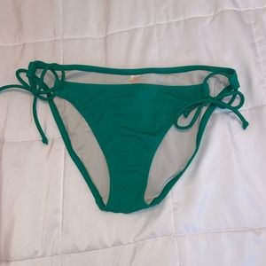 VSwoman’s bikini bottoms